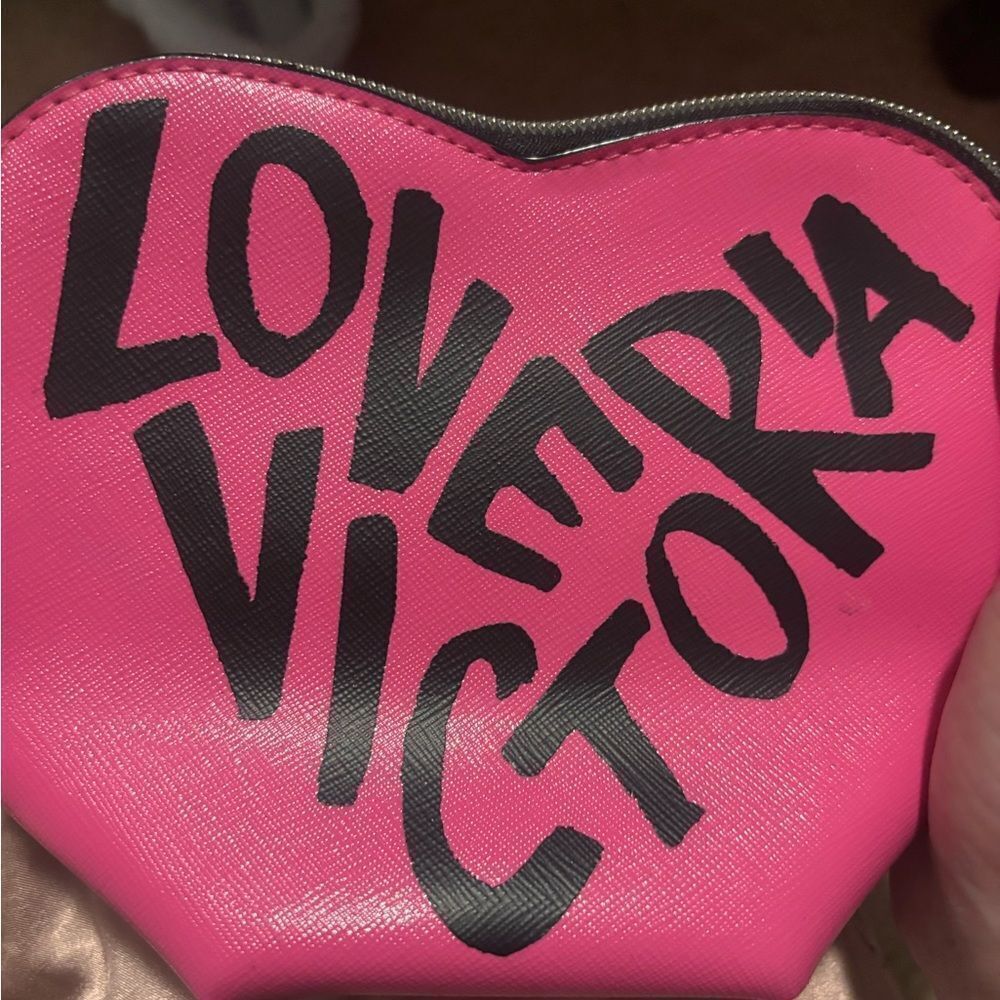 VictoriaāsāSecretācompactācase